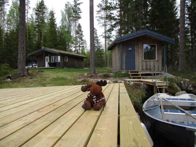Elky with the sauna and Cabin Fyra behind and the included boat!