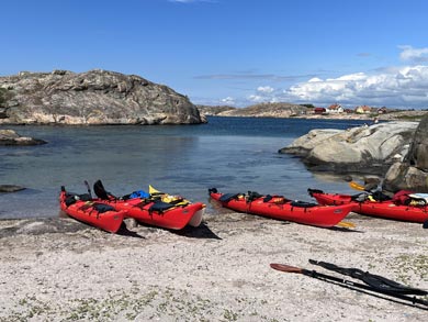 Guided Sea Kayaking. Photo: Jane Bennett