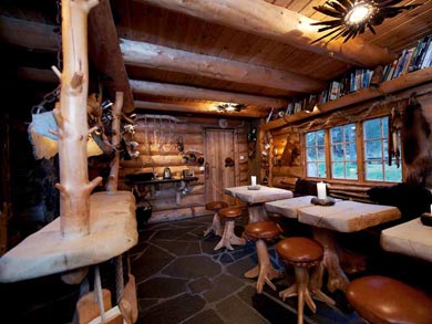 Dining area at the kennels | Photo: EH