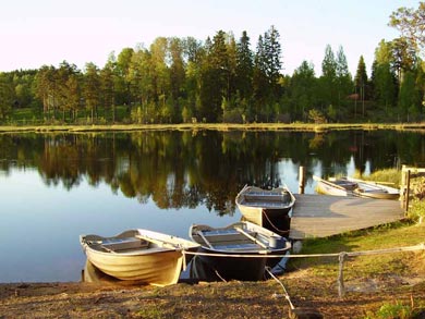 Rowing boat included with each cabin | Photo: FG