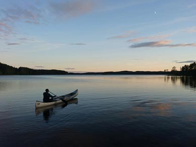 Evening canoeing on the lake | Photo: Niki Atkinson