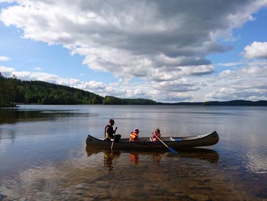 Canoeing with the children | Photo: Nicky Atkinsonn