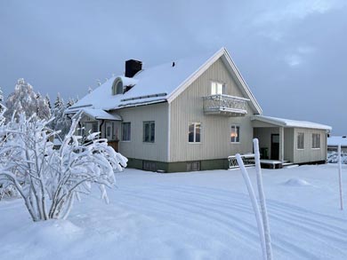 Comfortable guest house for nights at the kennels | Photo: LND