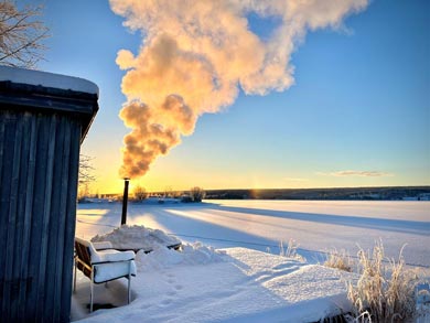 Wood-fired sauna by the lake | Photo: NOH