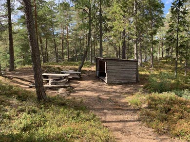 Wind shelters along the route are ideal for lunch stops | Photo: NT