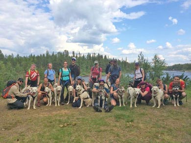Hiking with the huskies | Photo: RM