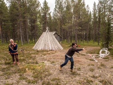 Trying to master the lasso during visit to S&auml;mi reindeer herder | Photo: RM