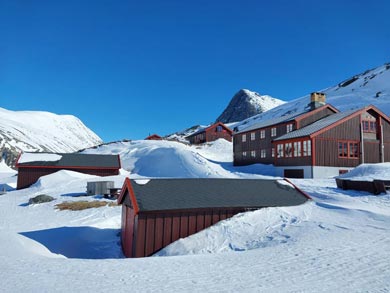 Example mountain cabin accommodation during the tour | Photo: RRL