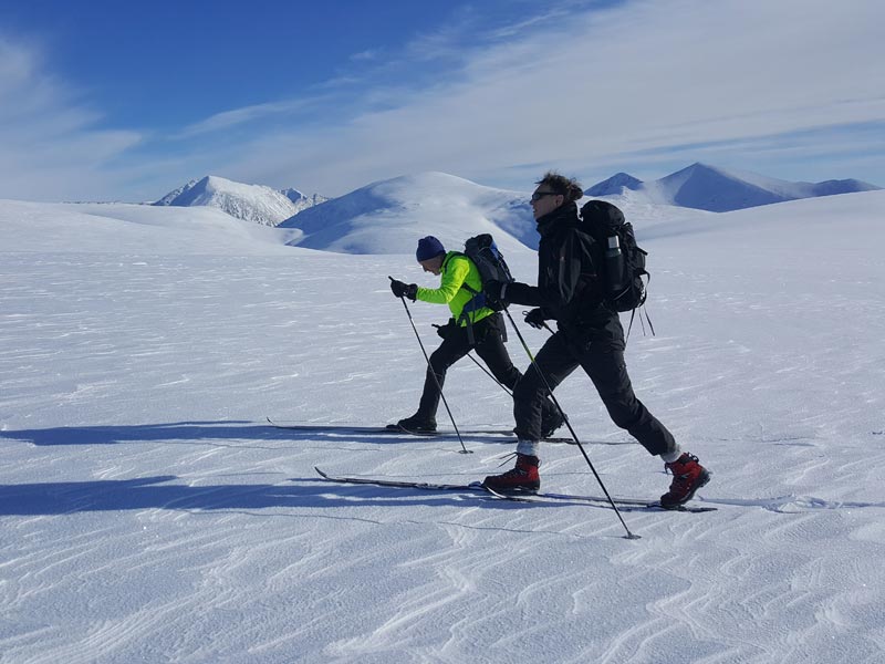 Carrying your pack when skiing between accommodation