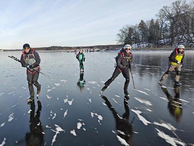 The technique of natural ice skating is similar to rollerblading | Photo: SA
