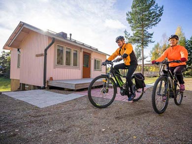 Cycling from the cabin | Photo: TET