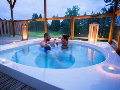 Hot tub at the cabin | Photo: TET