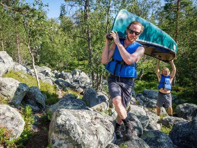 Land transports may require carrying the canoe over rough terrain | Photo: Linus Behrmann