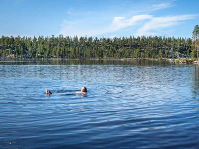 The brave will enjoy a cooling dip in these northern waters! | Photo: Linus Behrmann