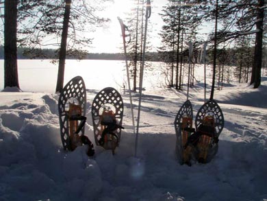 Snowshoes in the winter sun | Photo: UT