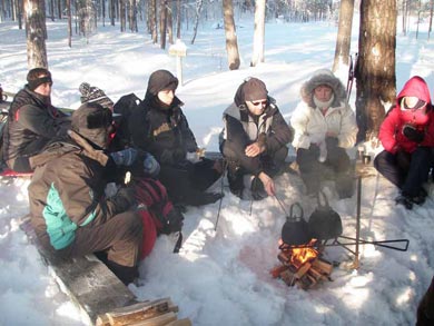 Stopping for lunch around the campfire | Photo: UT