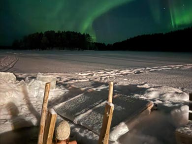 Ice swimming beneath the Northern Lights | Photo: UT