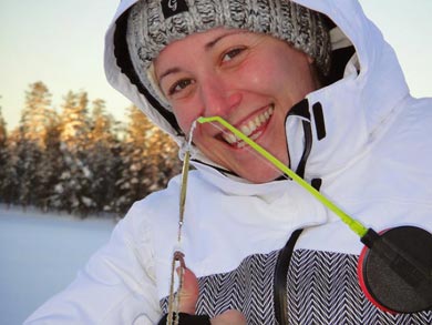 Go ice fishing on a frozen lake | Photo: UT