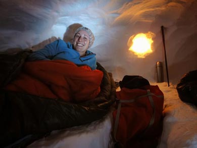 Build your own igloo and sleep in it! | Photo: UT
