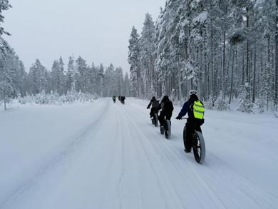 Fat biking in the snow | Photo: UT