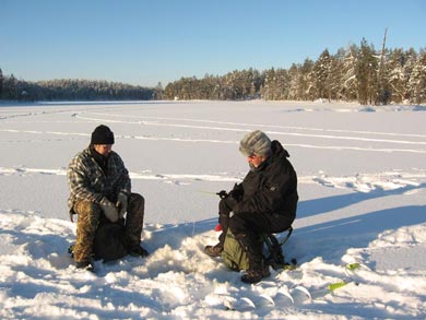 Ice fishing on the lake | Photo: UT